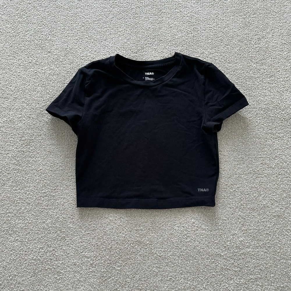 Aritzia TNA Cropped Tshirt size small in Black